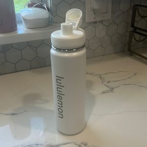 lululemon Back to Life Sport Bottle 24oz in White